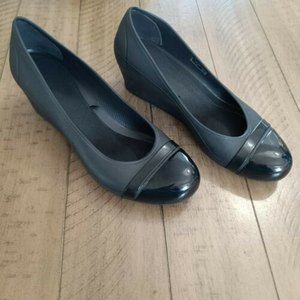 Crocs Black Cap Toe Wedge Slip-On Womens Size 9